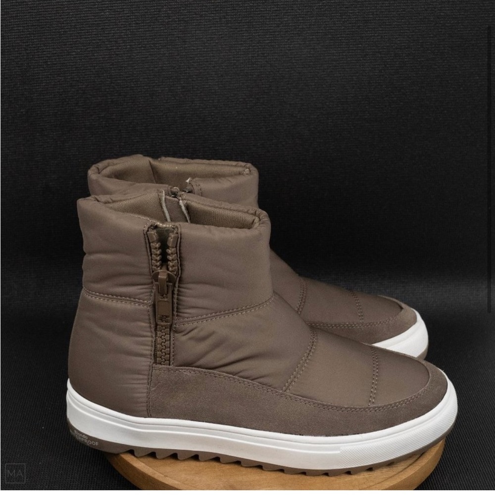 NWT Blondo Women's Samarie Waterproof Quilted Boots Size 7 Taupe